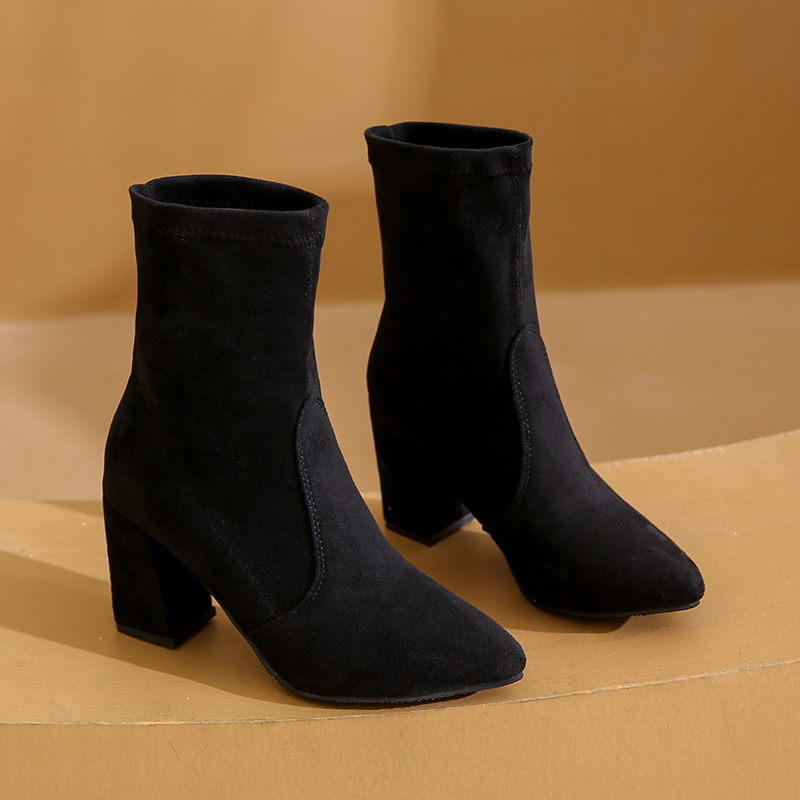 Zimowe, modne botki na grubym  – No Show Sock Women recenzja i cena